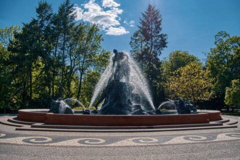 Fontanna Potop w parku im. Kazimierza Wielkiego