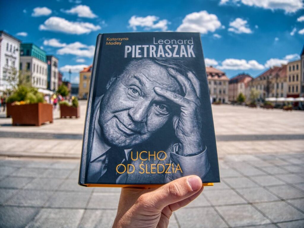 Książka "Leonard Pietraszak. Ucho od śledzia"