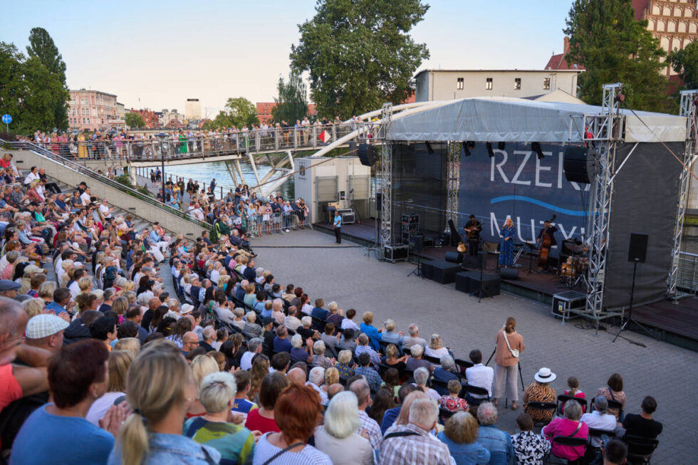 Rzeka Muzyki płynie przez Bydgoszcz. Świetna atmosfera na koncercie Agi Zaryan