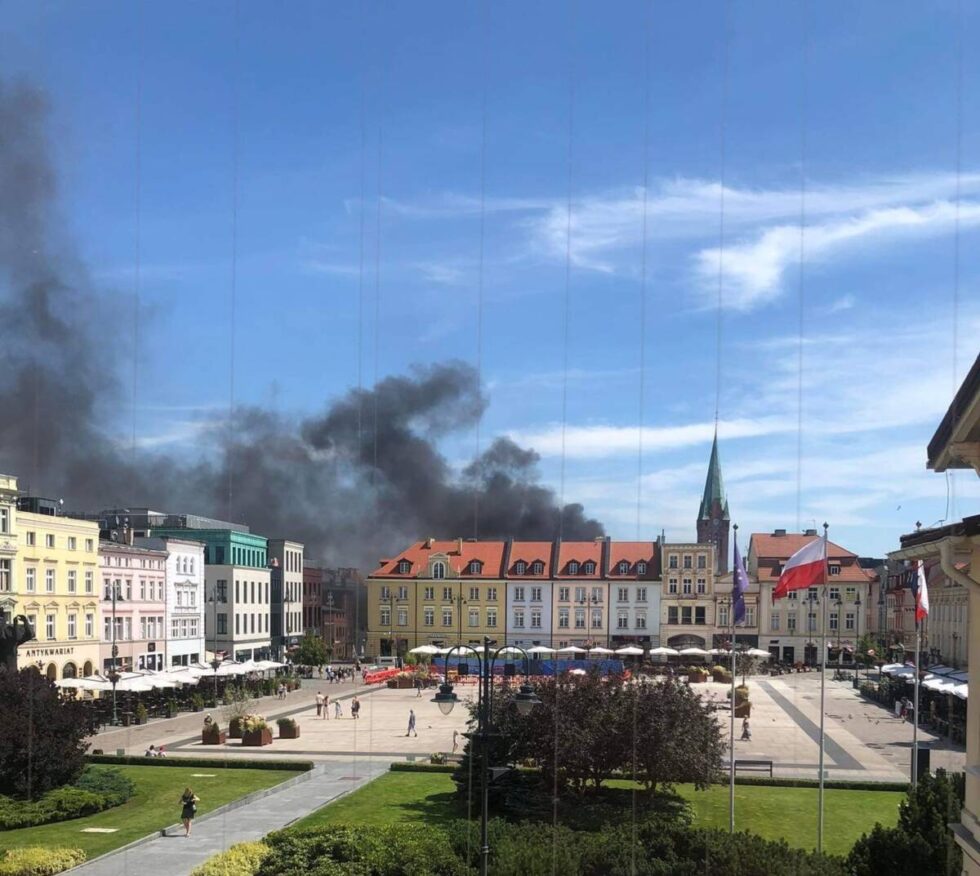 Dużo dymu nad Starym Miastem. Pożar garażu szybko ugaszono