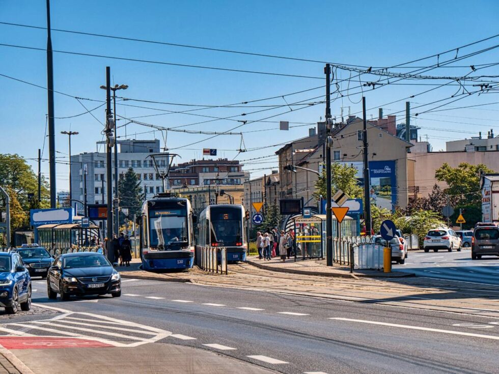 Od soboty ogromne zmiany w rozkładach jazdy komunikacji miejskiej – Gdańską tramwaj nie przejedzie