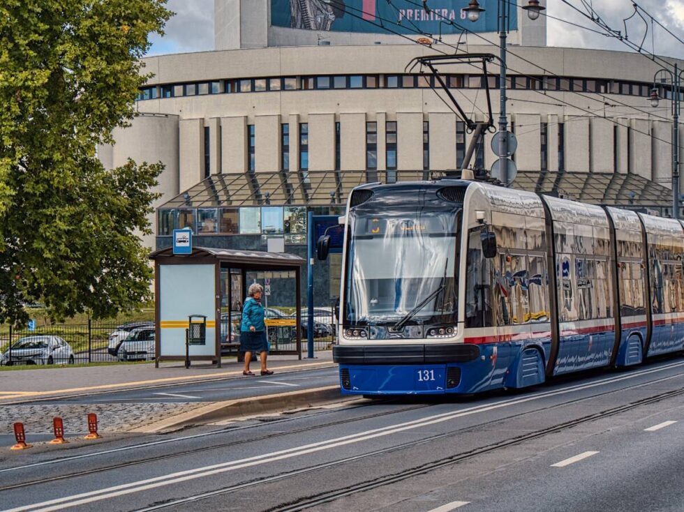 Zmiany w funkcjonowaniu komunikacji publicznej na ul. Focha. Prace zakończą się do wakacji