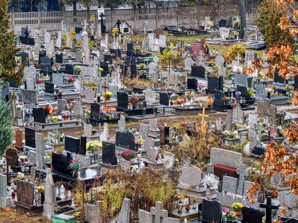 Pięć tysięcy nieopłaconych grobów na komunalnych cmentarzach. Nekropolia przy ul. Wiślanej wymaga powiększenia