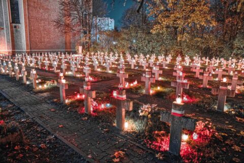 Wszystkich Świętych. Tak będzie wyglądać organizacja ruchu w okolicach cmentarzy