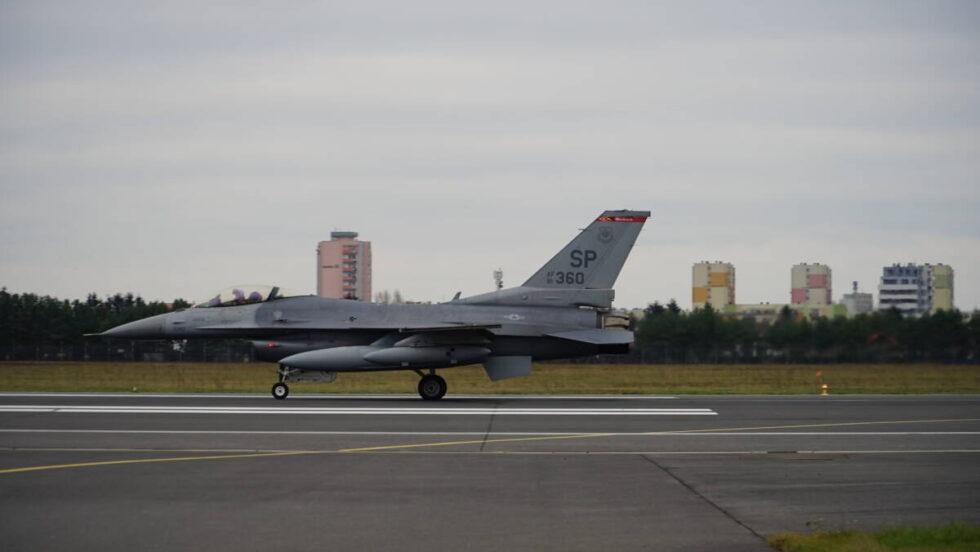 „Jastrząb” wylądował. F-16 amerykańskich sił powietrznych w Bydgoszczy