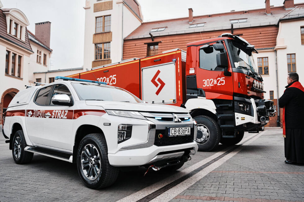 Strażacy z Bydgoszczy otrzymali pod choinkę dwa nowe wozy. Jeden z nich pomieści 10 tys. litrów wody