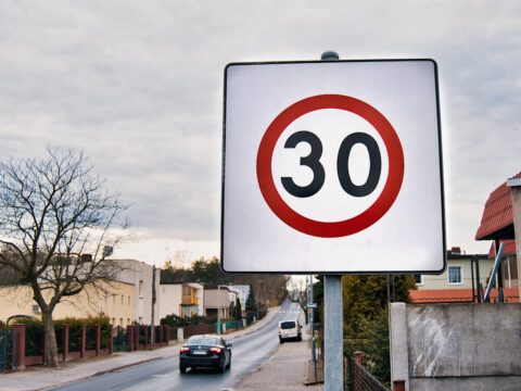 Strefa ruchu uspokojonego na Błoniu i Jarach. Tempo 30 na kolejnych ulicach