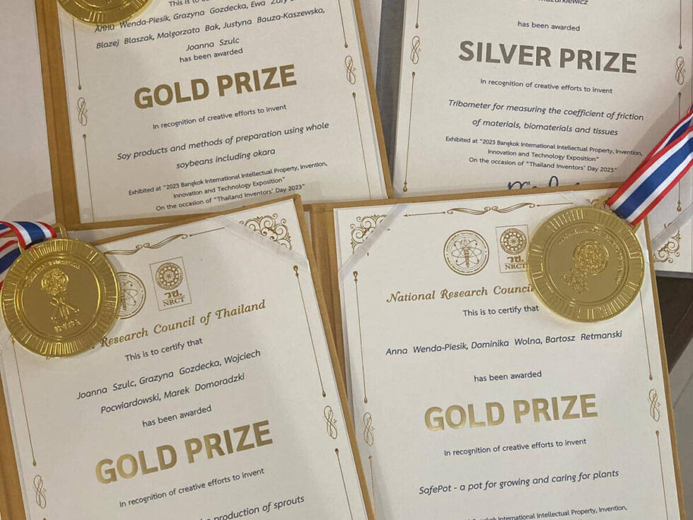 Złote i srebrne medale dla naukowców i studentów z Politechniki Bydgoskiej na targach w Bangkoku