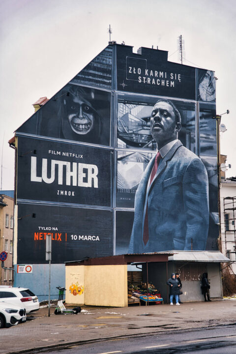 Mural Netflix Luther Zmrok