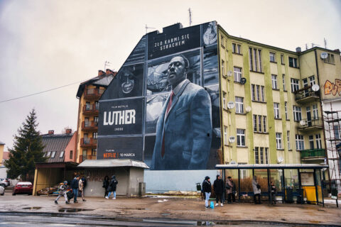 Mural Netflix Luther Zmrok