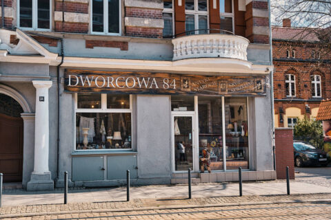 Dworcowa 84