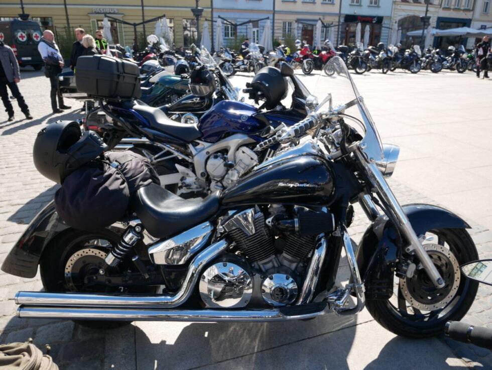 Motocykliści opanowali Stary Rynek. Weterani złożyli hołd swoim kolegom [ZDJĘCIA]