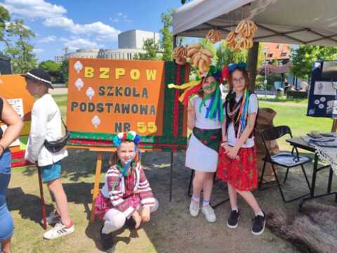 Festiwal Kultur na Wyspie Młyńskiej. Uczniowie zaangażowani w projekt Szkoła Otwarta i Tolerancyjna