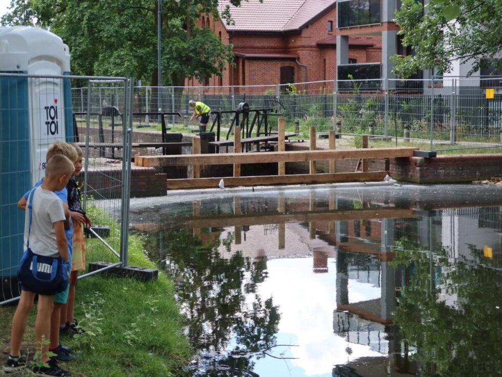 Wrota śluzowe na Starym Kanale Bydgoskim są remontowane. Po ich instalacji będą podświetlone [ZDJĘCIA]