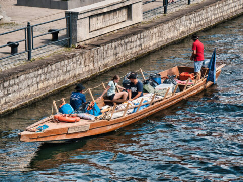 Parada drewnianych łodzi na Brdzie w ramach Festiwalu Wisły