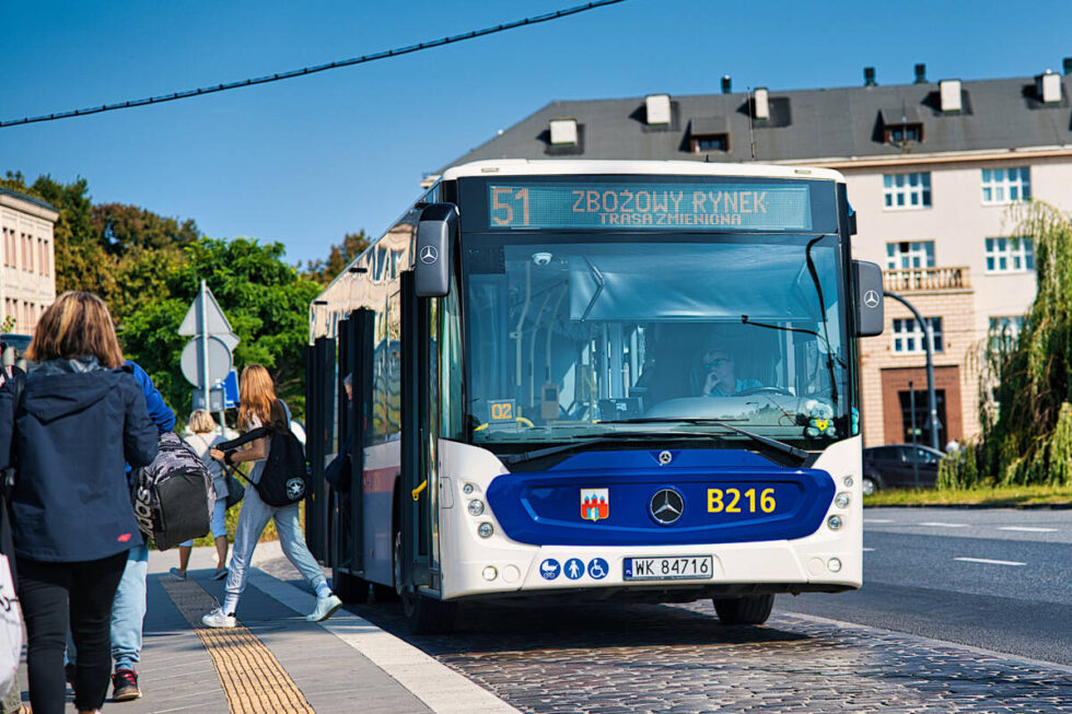 Od dziś obowiązuje szkolny rozkład jazdy – więcej autobusów i tramwajów wyjechało w trasę