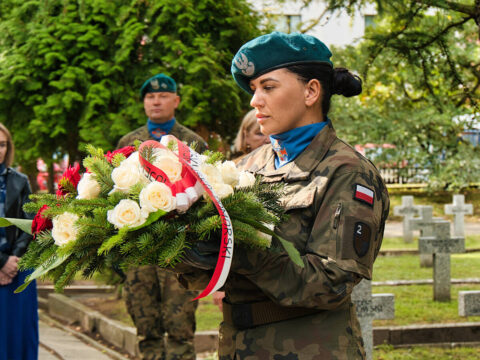Złożenie kwiatów na Cmentarzu Bohaterów Bydgoszczy
