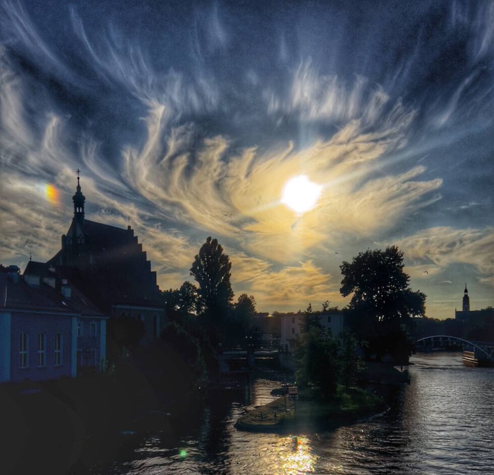 Jak na obrazie Van Gogha. Zofia Ruprecht fotografuje niezwykłe niebo nad Bydgoszczą