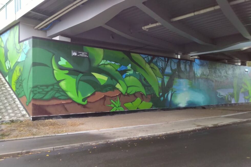 Zielony mural wymalowany na Osiedlu Leśnym – niedługo dołączy do niego kolejny