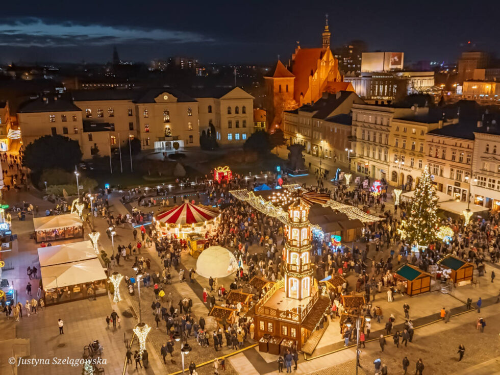 Jarmark Świąteczny oficjalnie otwarty – tłum bydgoszczan na Starym Rynku [ZDJĘCIA]