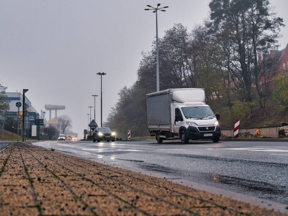 Ulica Szubińska w remoncie – nowy asfalt na wiadukcie i trasie do Bydgoszczy