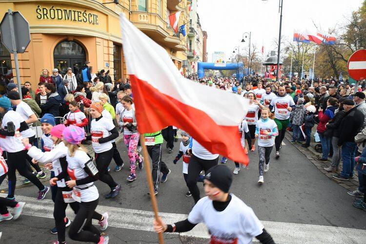 Bydgoszcz i bydgoszczanie świętują Niepodległość. Patriotyczne śpiewanie i inne atrakcje na 11 Listopada