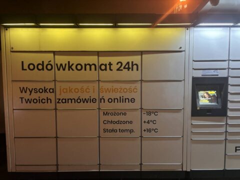 W Bydgoszczy pojawiły się lodówkomaty. W tych maszynach można odebrać zakupy spożywcze, leki i kwiaty