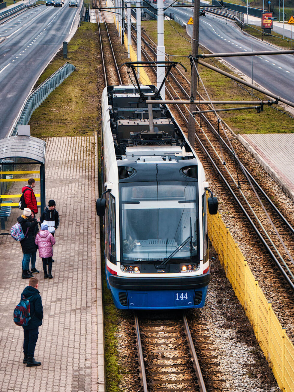 Tramwaje pojadą przez aleję Stefana Wyszyńskiego. Po zielonych torowiskach aż do Chodkiewicza