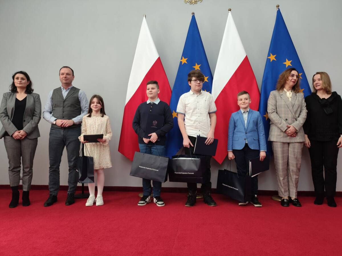 Uczniowie na nowo odkryli rodzinne dzieje. Laureaci konkursu "Poznając