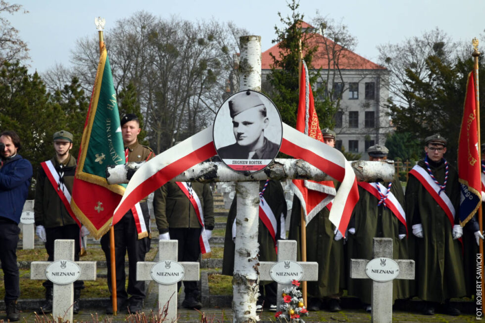 Narodowy Dzień Pamięci Żołnierzy Wyklętych w Bydgoszczy. Wystawa, hołd na cmentarzu i bieg