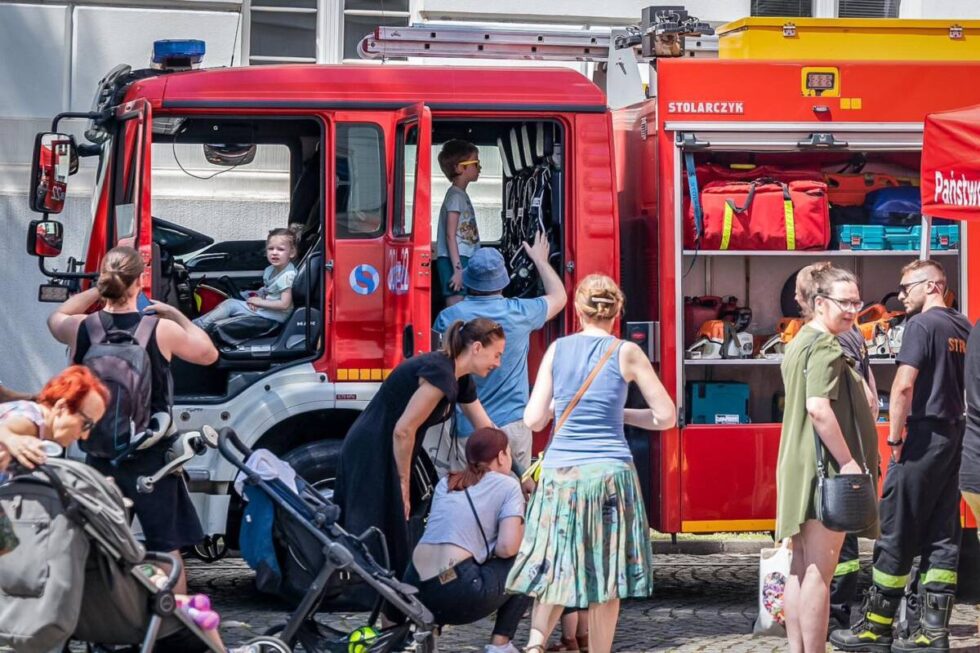 Dzień Dziecka w Urzędzie Wojewódzkim. W pelerynie i razem z drużyną w Akademii Superbohaterów