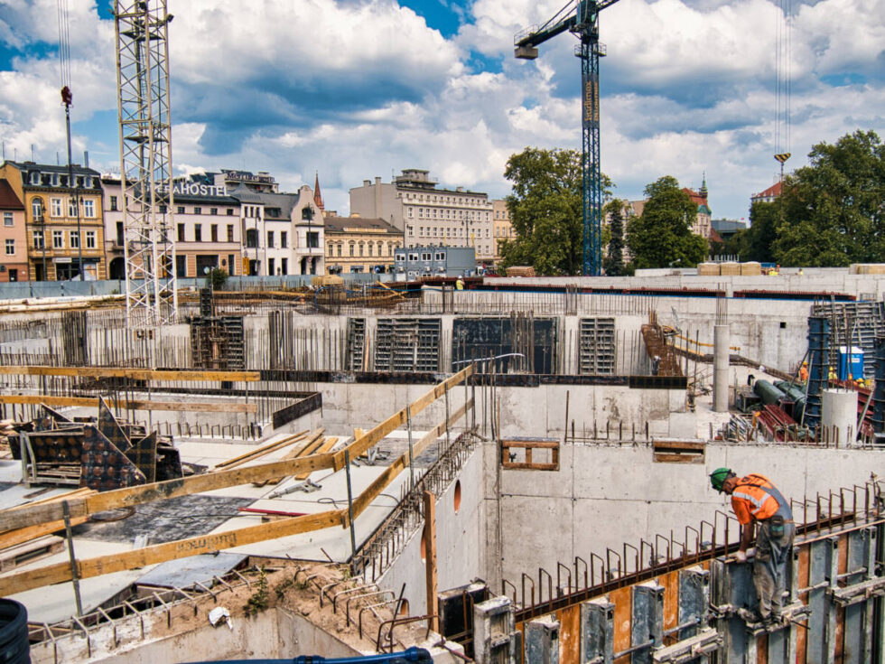 Czwarty krąg zaczyna nabierać krągłości. Nowa część Opery Nova jak betonowy labirynt [ZDJĘCIA]