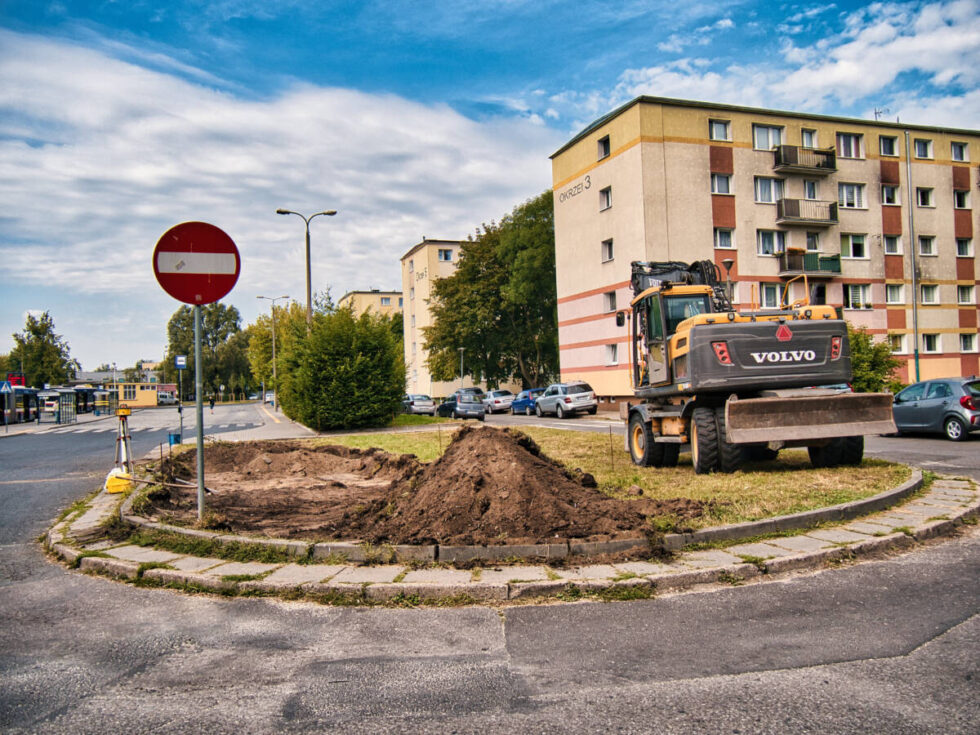 Nowe miejsca parkingowe na Błoniu. Rozpoczęły się prace przy pętli autobusowej