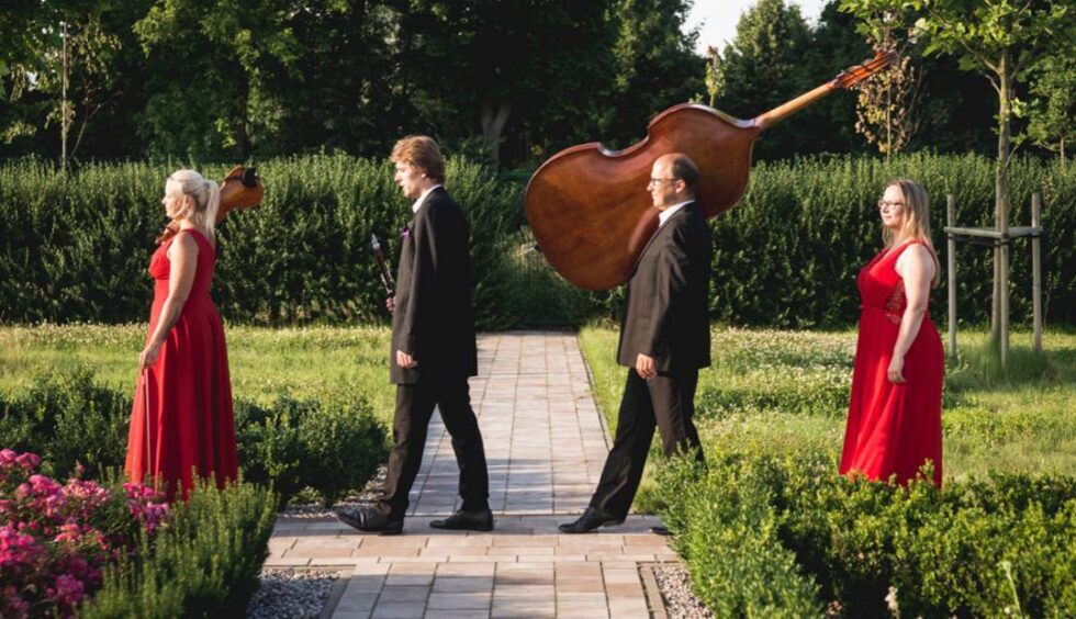 Kanał Cooltura gra na Miedzyniu. Muzyka ze sławnych musicali w Ogrodach Francuskich