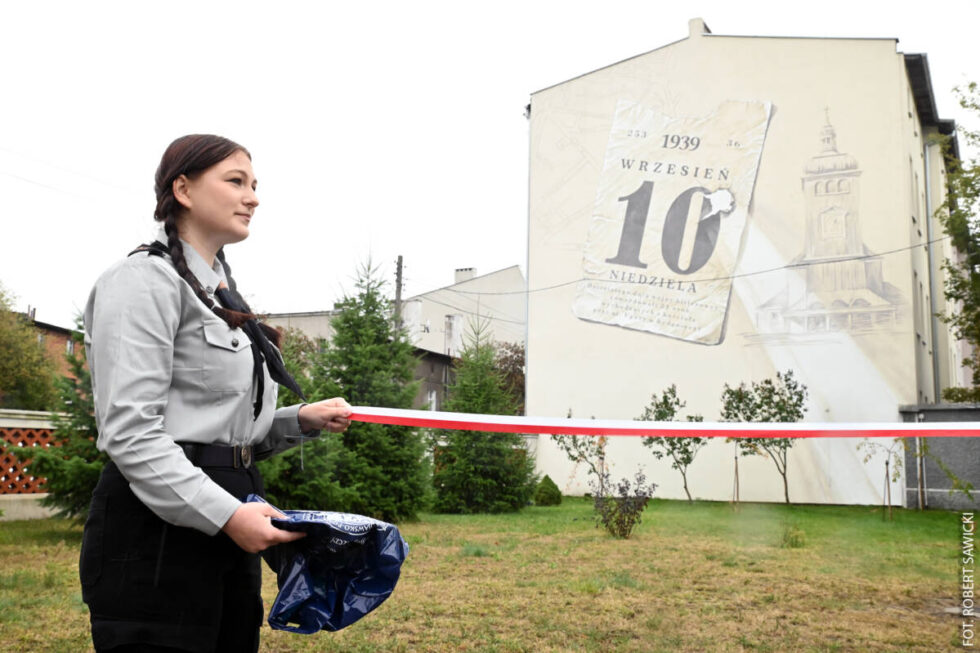 Na Szwederowie uczczono pamięć tragedii z września 1939 roku. Nowy mural i tradycyjny bieg [ZDJĘCIA]