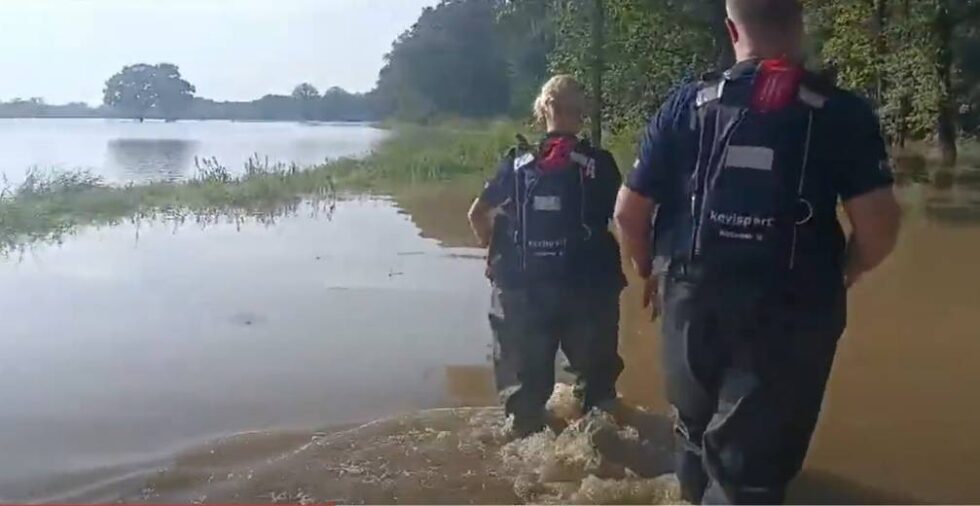 Dramatyczna powódź w Polsce. Policjanci z Bydgoszczy pospieszyli na pomoc