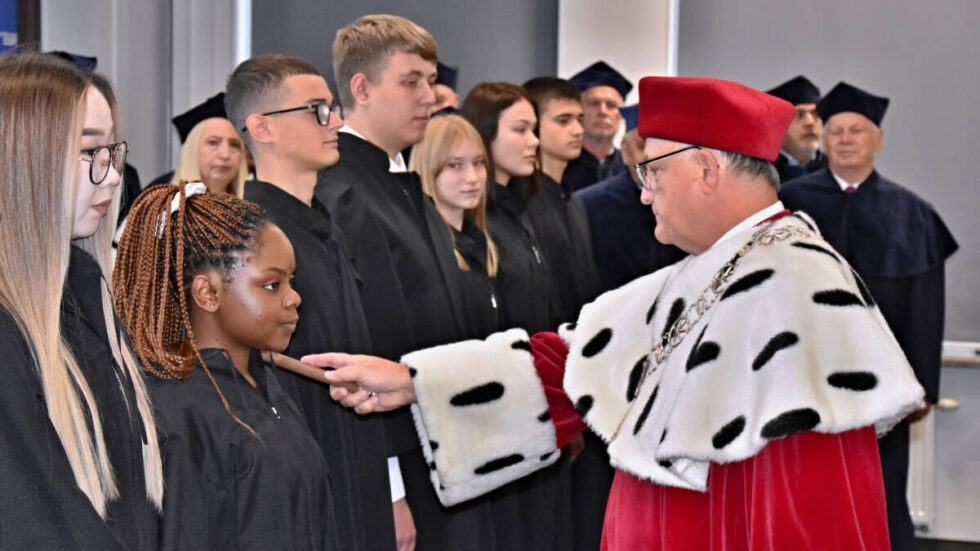 Największa prywatna uczelnia w regionie już po inauguracji. Więcej studentów na Wyższej Szkole Gospodarki