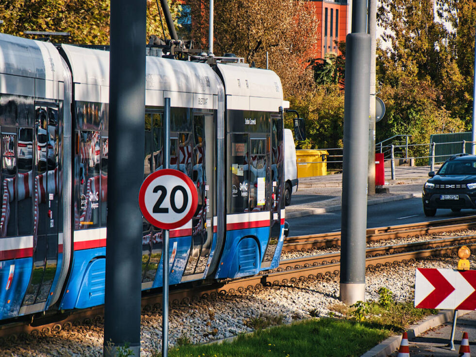 Tramwaje mostem Bernardyńskim przejadą bez zmian, choć wolniej niż zwykle. Znamy szczegóły prac