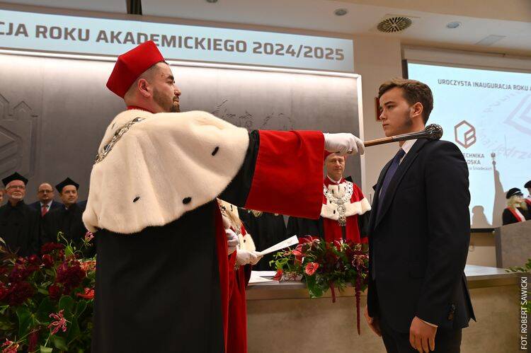 Inauguracja roku akademickiego na Politechnice Bydgoskiej. Sztandar dla Wydziału Medycznego [ZDJĘCIA]