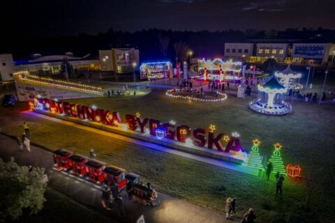 Wesołe miasteczko, kramy i choinki, czyli czas radosnego świętowania z Politechniką Bydgoską