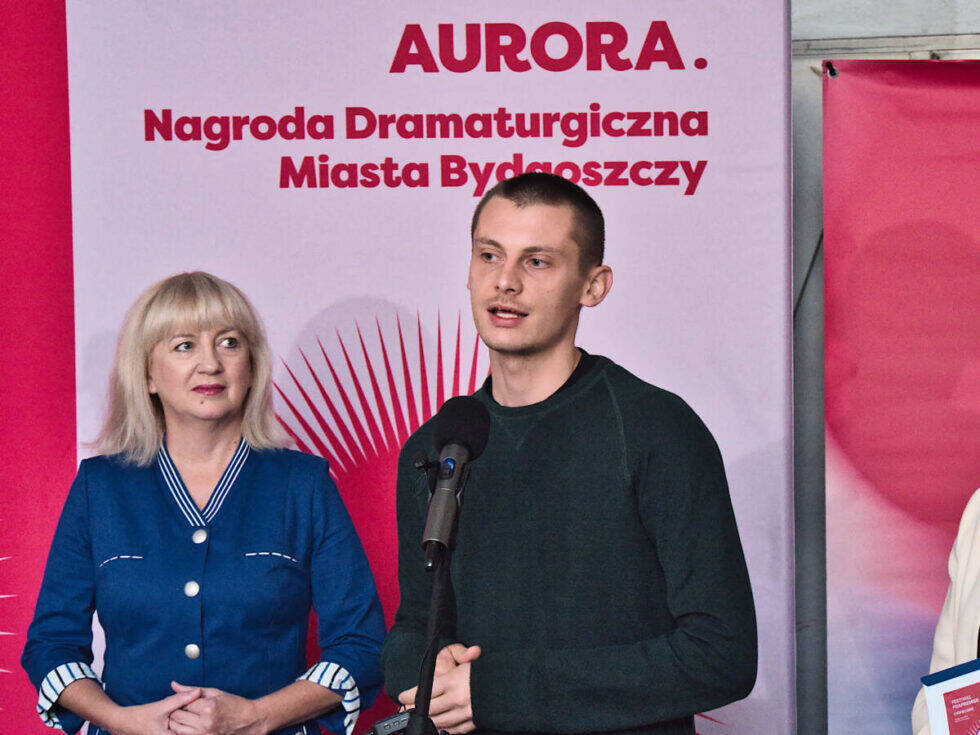 Aurora rozstrzygnięta. Nagroda Dramaturgiczna Miasta Bydgoszczy dla „Say hi to Abdo”