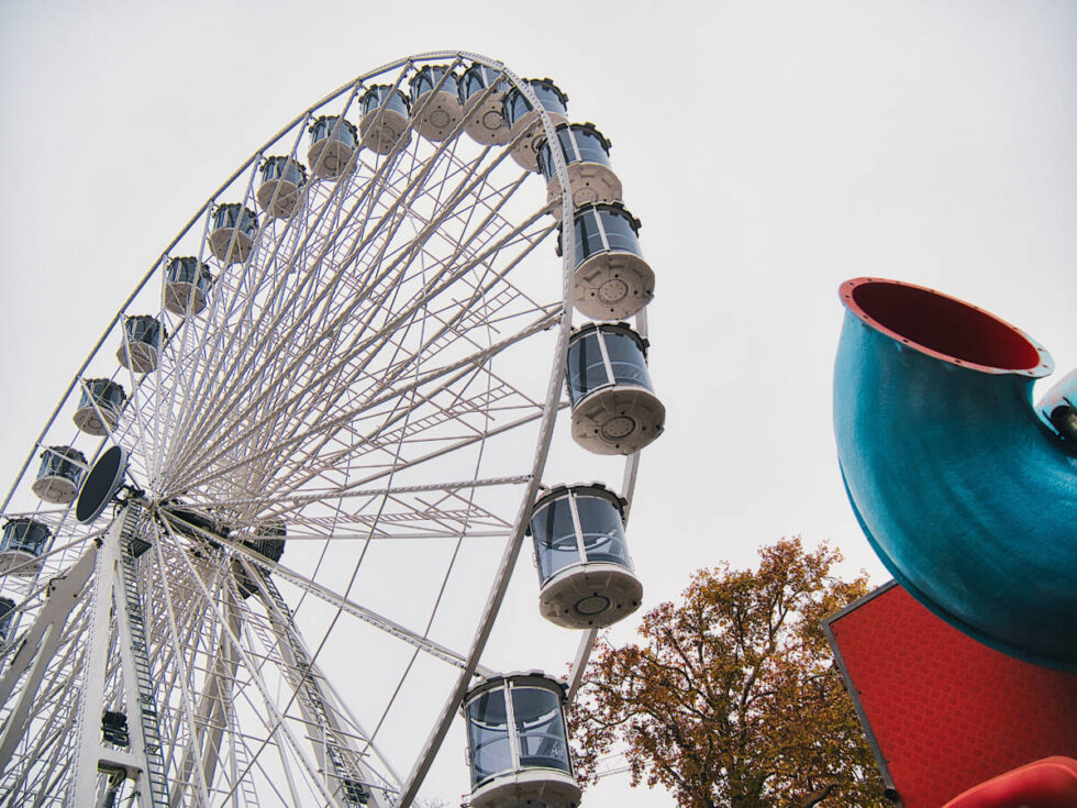 Bydgoski Jarmark Świąteczny – nowe atrakcje. Większe młyńskie koło z osłoniętymi gondolami. Rollercoaster i pieczone kasztany