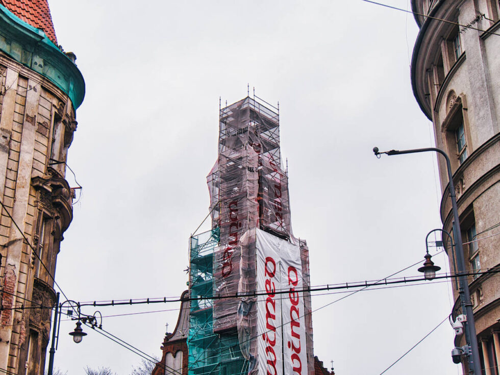 Nowa kapsuła czasu już się znajduje w wieży kościoła Klarysek. Wiemy, co się w niej znalazło