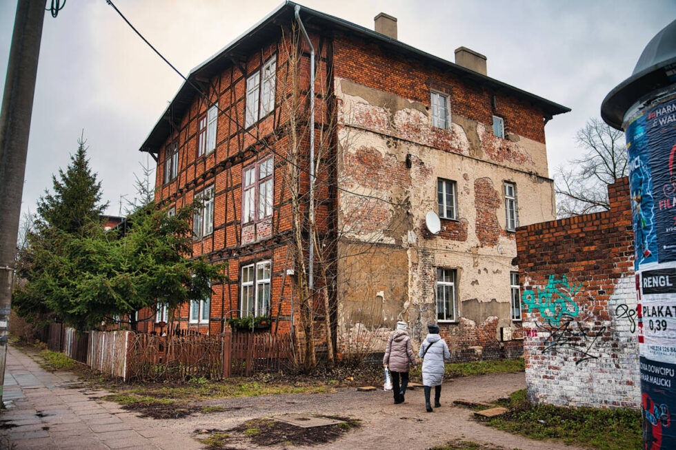 Londynek. Koszarowce z muru pruskiego na ulicy Pomorskiej do rewitalizacji. BTBS bada możliwości