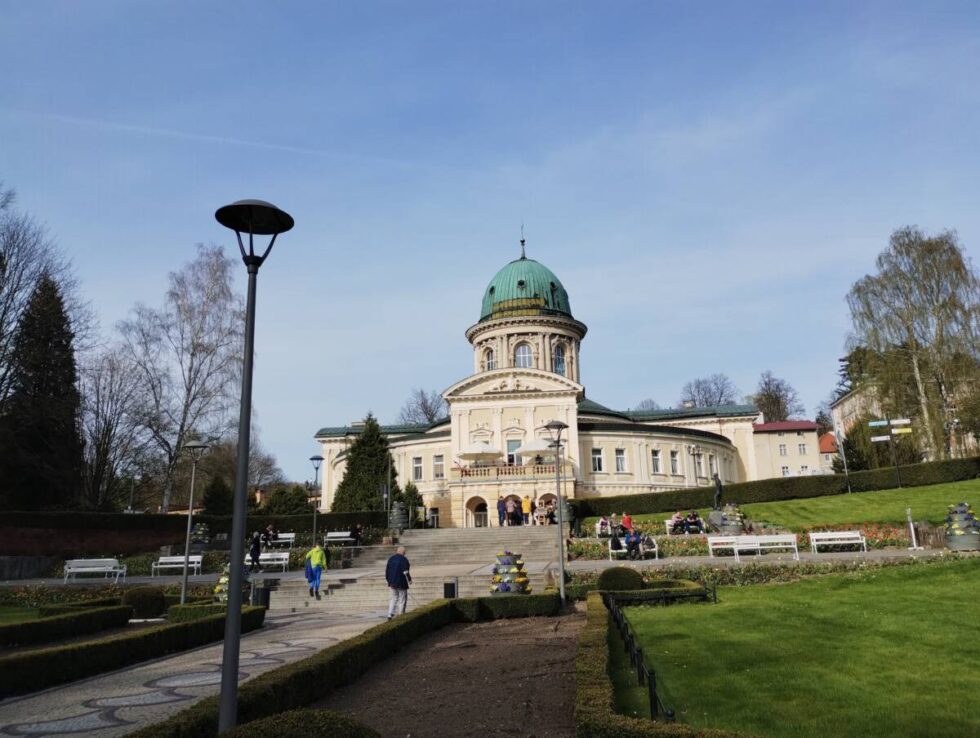 Sanatorium „last minute” czyli jak szybciej wyjechać na kurację do sanatorium ze „zwrotów”