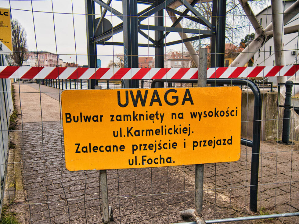 Uwaga! Rozpoczęły się prace na Karmelickiej. Zamknięte przejście przez bulwary nad Brdą