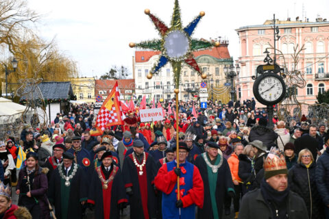 Orszak Trzech Króli przeszedł przez Bydgoszcz. Tysiące mieszkańców na ulicach miasta [ZDJĘCIA]