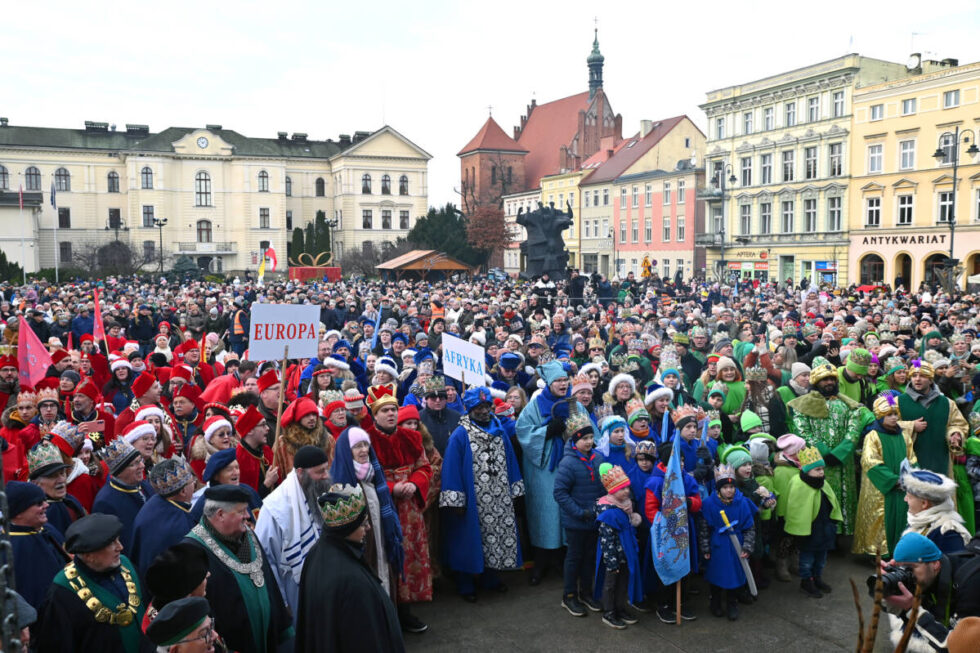Orszak Trzech Króli przejdzie ulicami Bydgoszczy trzynasty raz. Tysiące koron dla uczestników