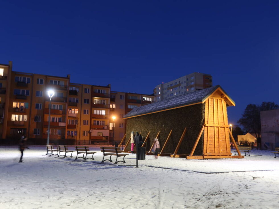 Nowe oświetlenie i tężnia na szwederowskim skwerze gotowe [ZDJĘCIA]