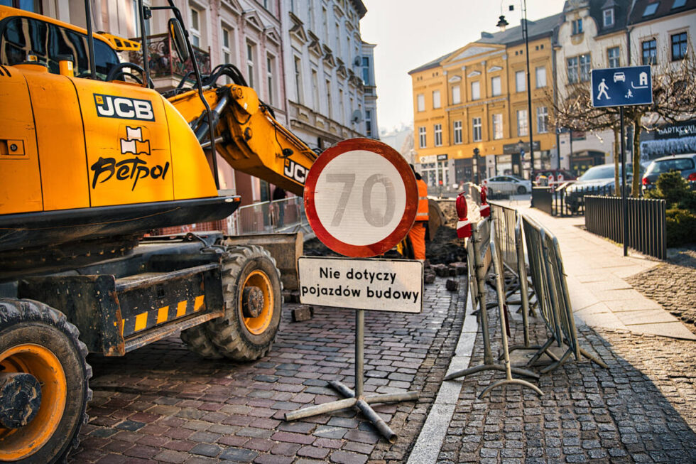 Ulica Podwale w remoncie – kolejny etap rewitalizacji Starego Miasta [ZDJĘCIA]